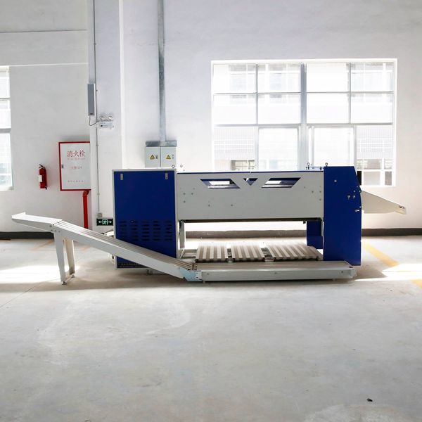 工业og彩票娱乐平台是熨平机的后续配套设备,具有布草的宽窄识别能力 工业og彩票娱乐平台是熨平机的后续配套设备,具有布草的宽窄识别能力