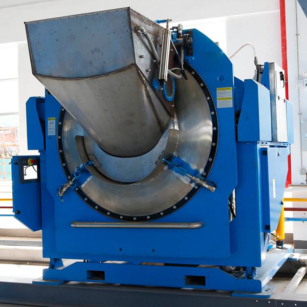 由顶置电机、三角胶带、带动传动总成,使内筒作正反转运转,通过织物与织物、织物与内筒壁的相互摩擦,达到洗涤效果 由顶置电机、三角胶带、带动传动总成,使内筒作正反转运转,通过织物与织物、织物与内筒壁的相互摩擦,达到洗涤效果